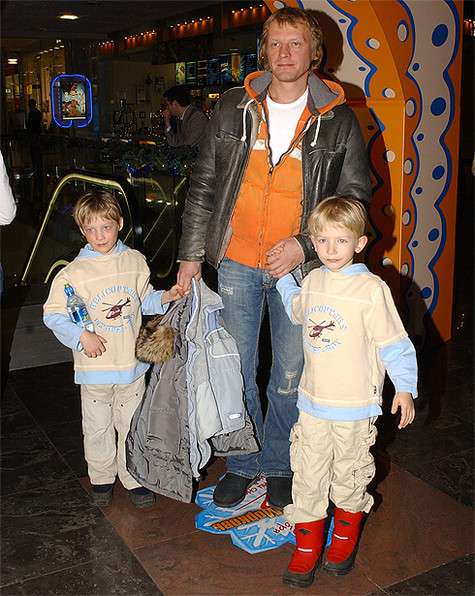 Алексей Серебряков с сыновьями. Фото: Сергей Иванов.