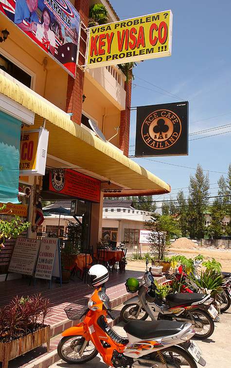 Немало компаний предлагают за соответствующее вознаграждение решить все твои визовые проблемы. Немало компаний предлагают за соответствующее вознаграждение решить все твои визовые проблемы.