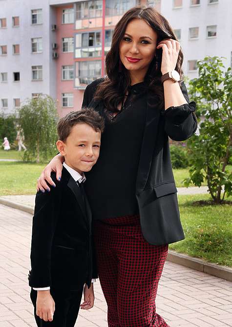 Инна Жиркова и сын-первоклассник Дима.