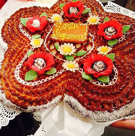 Fedorovaoksana: «Каравай-каравай, кого хочешь выбирай! Красота! Сегодня отметила день рождения со своей съемочной группой. Все ! Буду отдыхать в выходные. Я очень люблю день рождения. Получаешь такой заряд положительных эмоций, которых хватает на весь сле Fedorovaoksana: «Каравай-каравай, кого хочешь выбирай! Красота! Сегодня отметила день рождения со своей съемочной группой. Все ! Буду отдыхать в выходные. Я очень люблю день рождения. Получаешь такой заряд положительных эмоций, которых хватает на весь сле