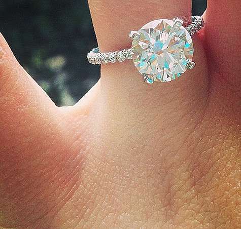Помолвочное кольцо Джейми Линн Спирс. Фото: Instagram.com/jamielynnspears.