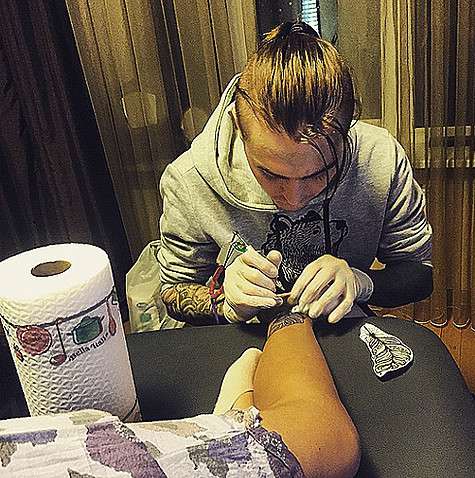 Ксения Бородина решила сделать очередную татуировку. Фото: Instagram.com/borodylia.