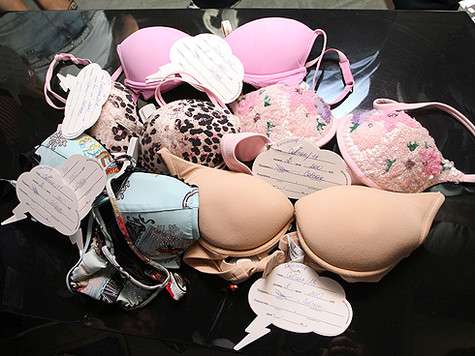 Белье, продававшееся на распродаже. Фото: Лилия Шарловская. Белье, продававшееся на распродаже. Фото: Лилия Шарловская.