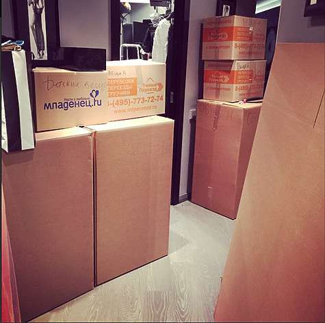 «Переезд – хуже пожара» - утверждает народная поговорка. А вот Наташа считает по-другому: «Вот кто только этого не проходил!!! Главное на позитиве! Как мы хохотали вчера , перебирая гардеробчик». Фото: социальные сети «Переезд – хуже пожара» - утверждает народная поговорка. А вот Наташа считает по-другому: «Вот кто только этого не проходил!!! Главное на позитиве! Как мы хохотали вчера , перебирая гардеробчик». Фото: социальные сети