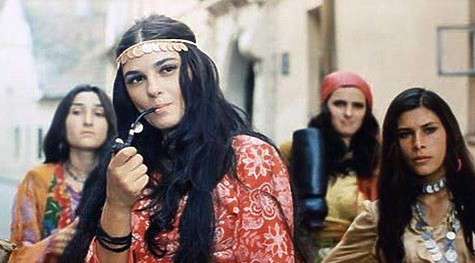 Светлана Тома. Кадр из фильма "Табор уходит в небо". Светлана Тома. Кадр из фильма Табор уходит в небо.