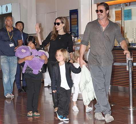 Брэд Питт и Анджелина Джоли выбирают учебное заведение для своих детей, не обращая внимания на его престижность и статус. Фото: Rex Features/Fotodom.ru.