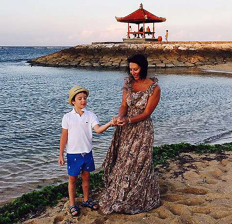 Алика Смехова впервые привезла на Бали сына Макара. Фото: Instagram.com/alika_smekhova.