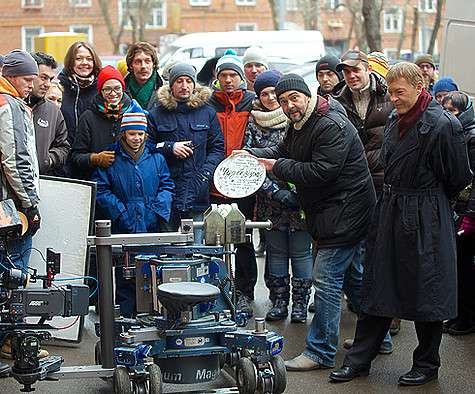 Реквизиторы «Мосфильма» проделали огромную работу для того, чтобы все предметы в кадре до деталей соответствовали эпохе того времени. Фото: материалы пресс-служб. Реквизиторы «Мосфильма» проделали огромную работу для того, чтобы все предметы в кадре до деталей соответствовали эпохе того времени. Фото: материалы пресс-служб.