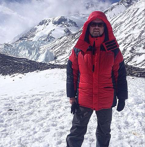Pelshtv: “Проходишь за 8 часов 12 километров с набором высоты, и ты - в среднем лагере! 5850 метров”. Фото: Instagram.com/Pelshtv.