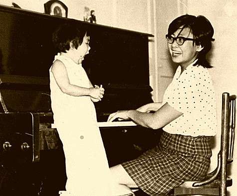 Анита Цой со своей мамой. Фото: Instagram.com.