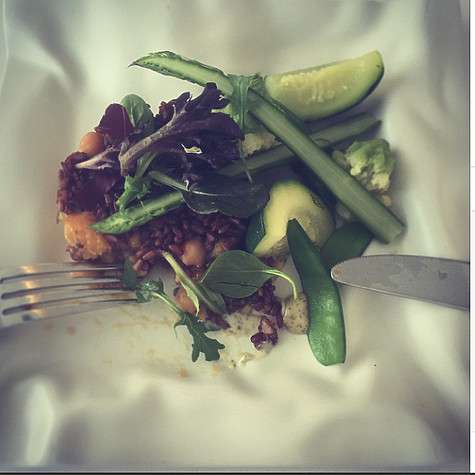 xenia_sobchak: «Похудеть когда реального лишнего веса нет-очень трудно. За неделю питания "аки птичка" выгнали только 2кг. И это несмотря на каждодневные тренировки, походы в горы и йогу. Организм за каждый грамм борется насмерть. Ну хотя бы здесь вкусно xenia_sobchak: «Похудеть когда реального лишнего веса нет-очень трудно. За неделю питания аки птичка выгнали только 2кг. И это несмотря на каждодневные тренировки, походы в горы и йогу. Организм за каждый грамм борется насмерть. Ну хотя бы здесь вкусно