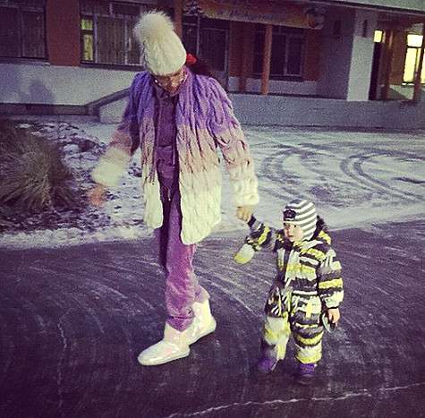 Эвелина Бледанс сняла целый фоторепортаж о первом походе сына Семочки в детский садик. Фото: Instagram.com/Semensemin.