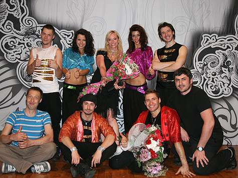 Наталия Гулькина с танцорами. Фото: материалы пресс-служб.