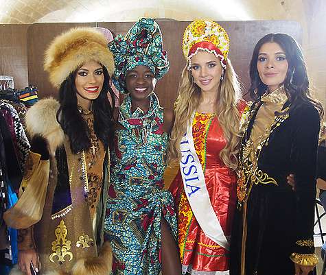 Анастасия Михайлюта и другие участницы конкурса «Мисс бикини Мира-2015». Фото: материалы пресс-служб.
