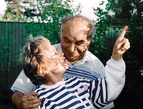 Супруги прожили вместе более сорока лет, не переставая заботиться друг о друге, как молодожены. Фото: личный архив Надежды Румянцевой.