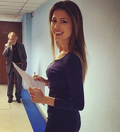 «В одно из своих первых посещений «Останкино» я встретила в коридоре Леонида Якубовича. он поздоровался, а я впала в оцепенение». Фото: Instagram.com/ushakovao. «В одно из своих первых посещений «Останкино» я встретила в коридоре Леонида Якубовича. он поздоровался, а я впала в оцепенение». Фото: Instagram.com/ushakovao.