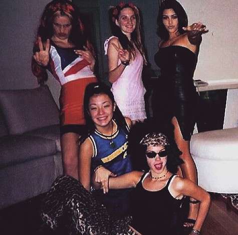 В старшей школе Ким Кардашьян с подружками нарядились группой «Spice Girls». Фото: instagram.com