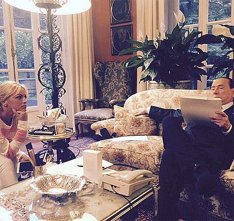 Сильвио Берлускони с подругой Франческой Паскале. Фото: Instagram.com/silvioberlusconi2015.