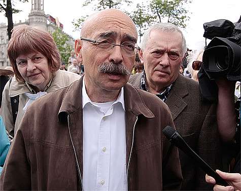 Андрей Бильжо представил на суд читателей «Кулинарную книгу Петрович».
