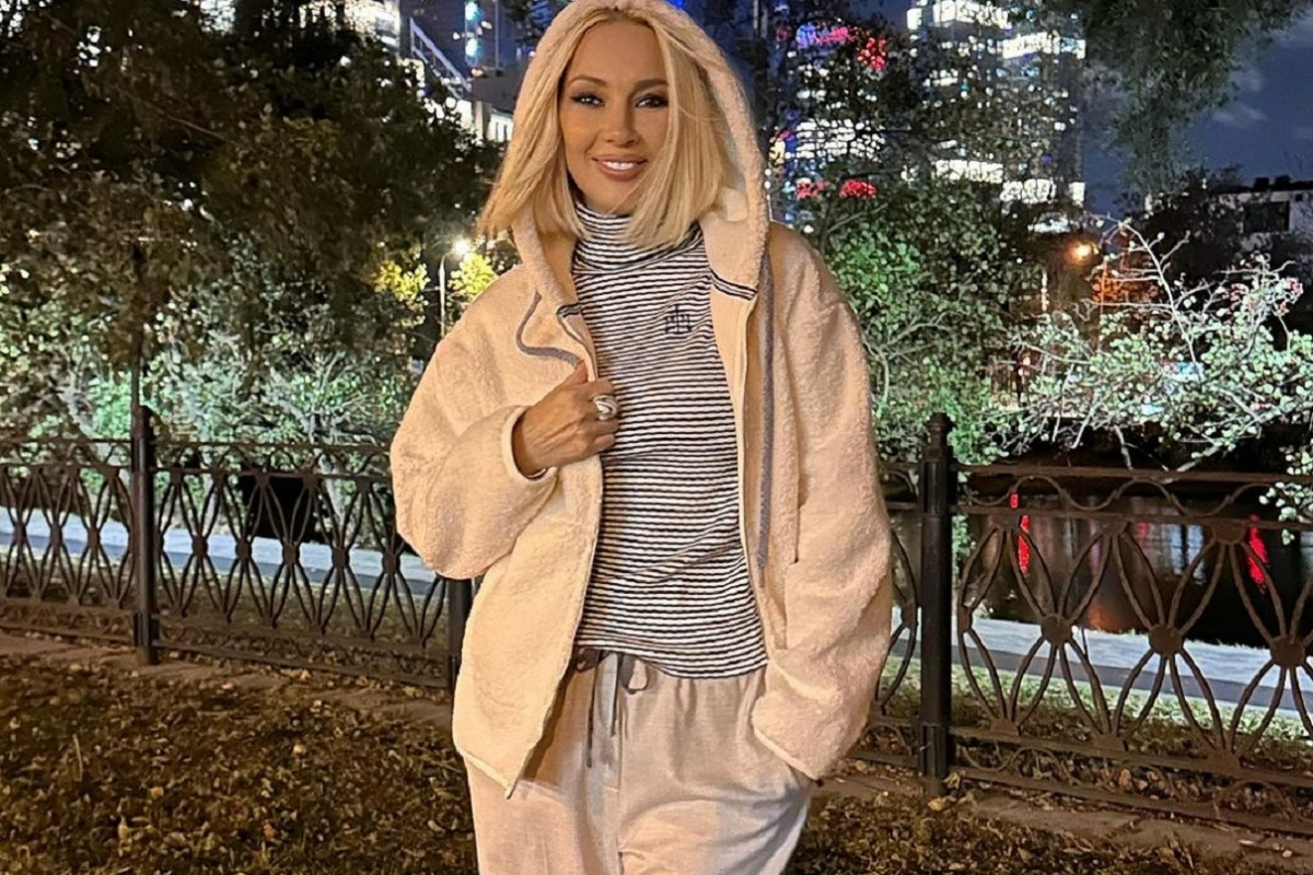 Лера Кудрявцева показала семейный уик-энд на катке с мужем и дочерью-первоклашкой