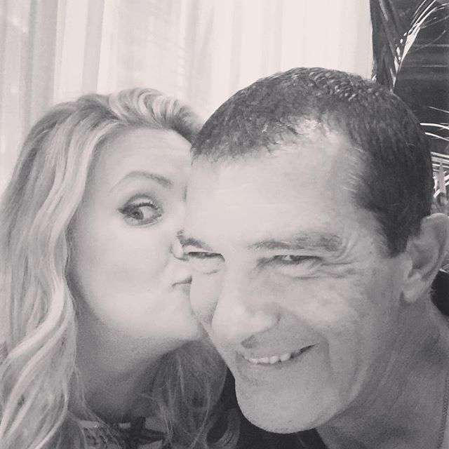 Наталья Шкулева теперь целуется с Антонио Бандерасом