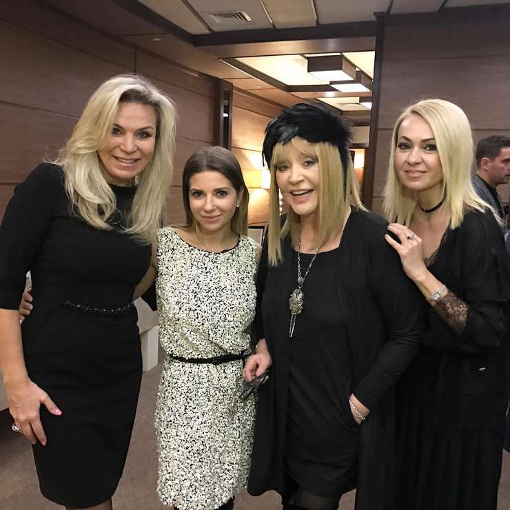 На концерет Димы Билана встретились Марина и Галина Юдашкины, а таже Яна Рудковская и Алла Пугачева.