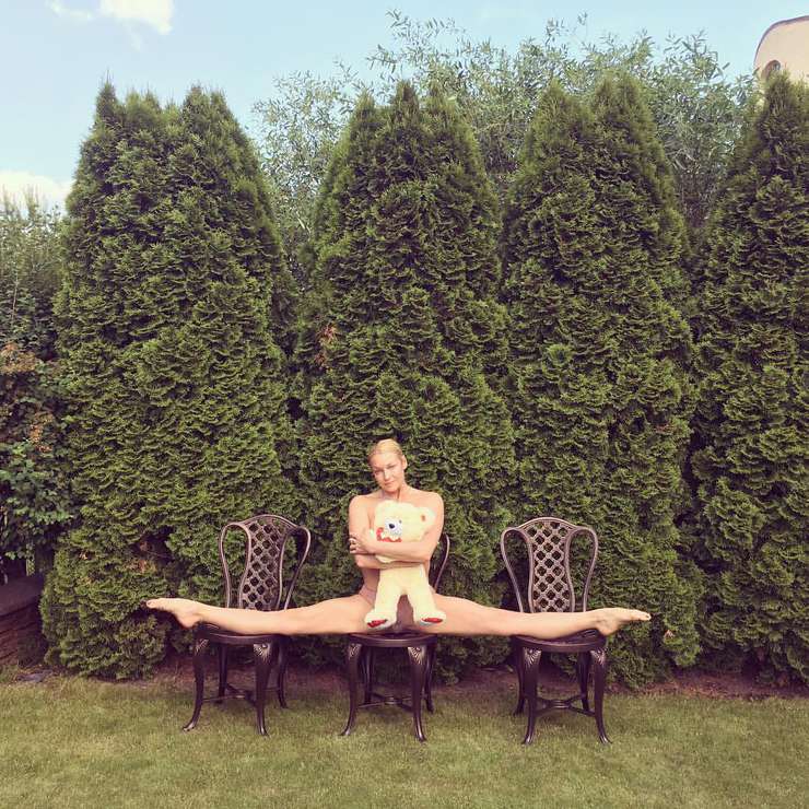 Волочкова умеет усидеть на трех стульях