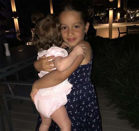 Сын Курбана Омарова практически не видит своих сестренок - Марусю и Тею