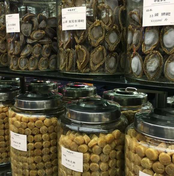 В Макао Собчак нашла подарки для подружек