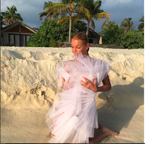 Волочкова опять устроила горячую фотосессию на Мальдивах