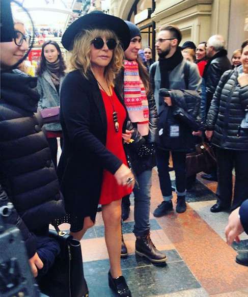 Алла Борисовна прогулялась по ГУМу