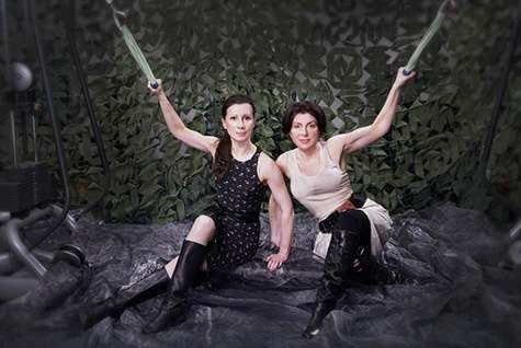 Вытягиваем и укрепляем боковые линии корпуса. Вытягиваем и укрепляем боковые линии корпуса.