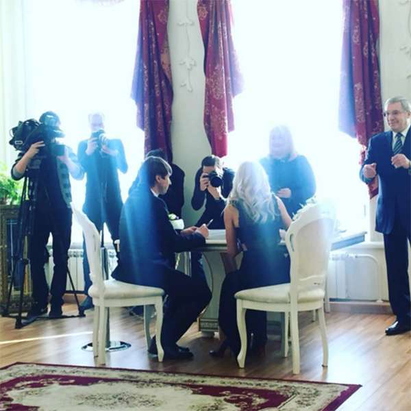 Алексей и Татьяна в загсе