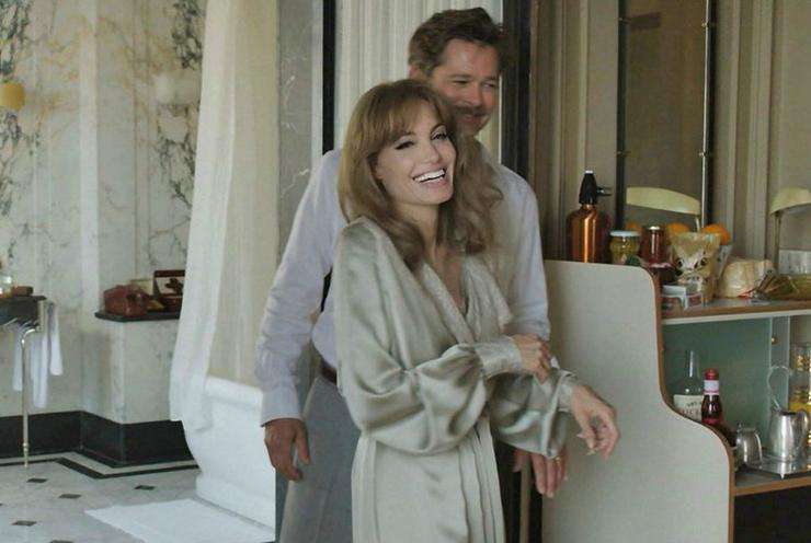 Анджелина и Брэд в фильме У моря