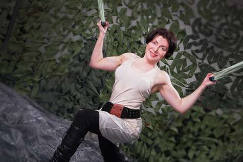 Базовое упражнение для всех групп мышц - выпад с разворотом корпуса - формирует стройные и крепкие бедра, красивую форму ягодиц, линию плеч и линию талии. Базовое упражнение для всех групп мышц - выпад с разворотом корпуса - формирует стройные и крепкие бедра, красивую форму ягодиц, линию плеч и линию талии.