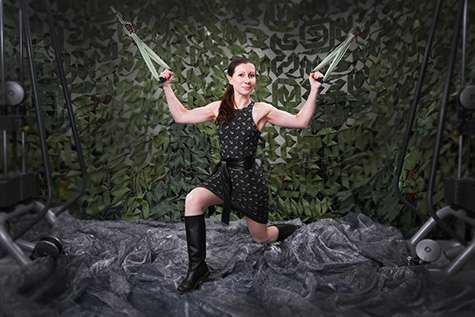 Прямая тяга рук к корпусу для формирования красивой подмышечной впадины и внутренней поверхности руки. Прямая тяга рук к корпусу для формирования красивой подмышечной впадины и внутренней поверхности руки.