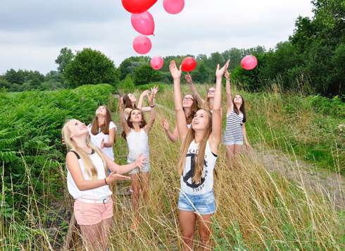 Почему и ради чего подросток стремится к сверстникам?