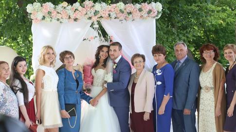 Участники «Дома−2» сыграли свадьбу на миллион