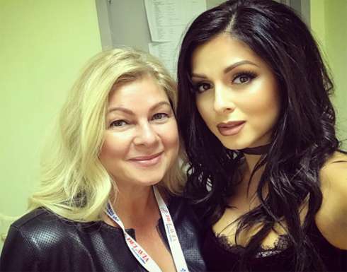 Нюша с мамой