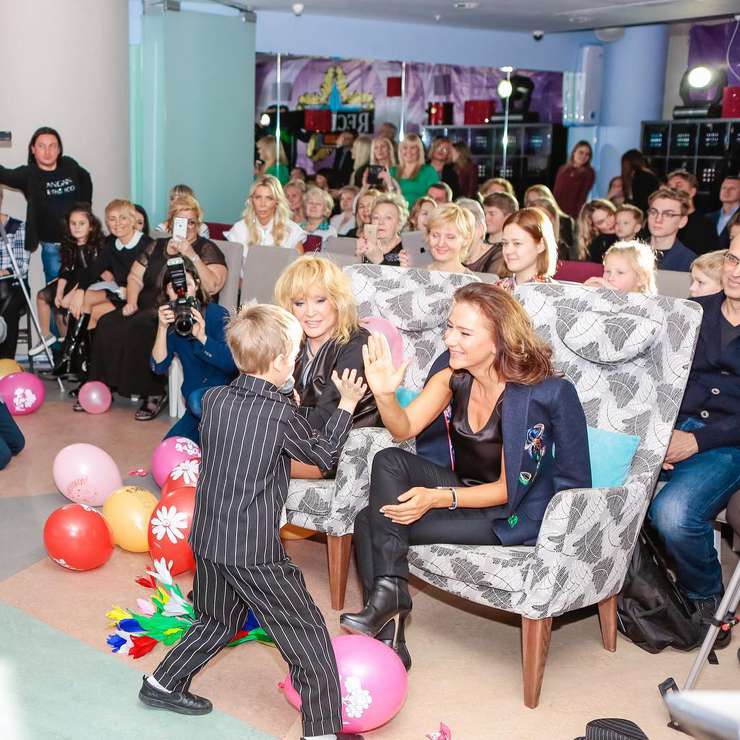 Пугачева пришла на детский концерт без своих детей Пугачева пришла на детский концерт без своих детей