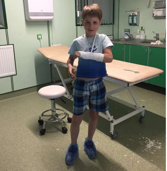 9-летний Никита, как и все мальчишки, не сидит на месте 9-летний Никита, как и все мальчишки, не сидит на месте