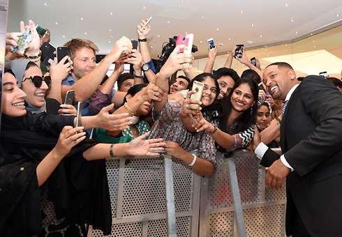 Уилл Смит сделал массу селфи с поклонниками