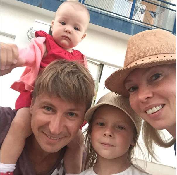 Алексей Ягудин с семьей