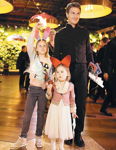 Александр Чистяков с дочерьми Александр Чистяков с дочерьми