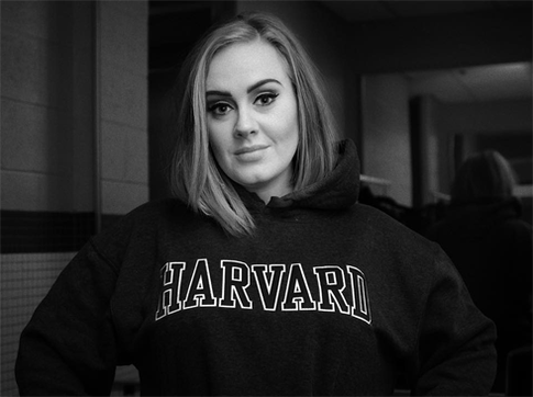 Адель призналась, что ее матка просит второго ребенка