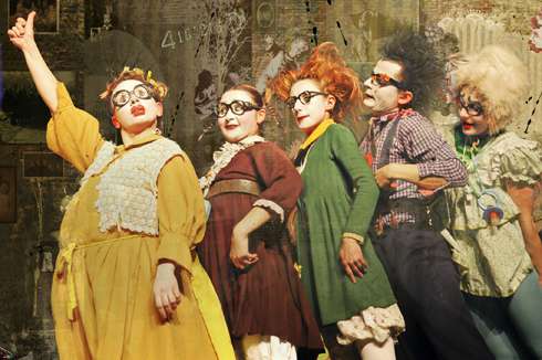 Семьянюки - необычный клоунский спектакль