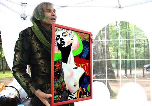 Лена Ленина подарил портрет своей груди?