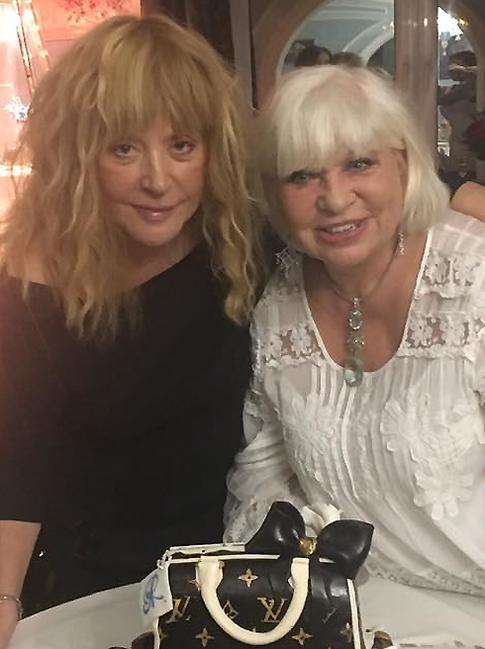 Пугачева повеселилась у своей подруги на дне рождения