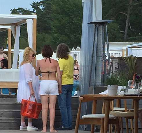 Аллу Пугачеву сфотографировала поклонница Аллу Пугачеву сфотографировала поклонница