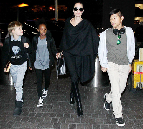 Анджелина Джоли разрешила Брэду Питту увидеться с детьми на Рождество